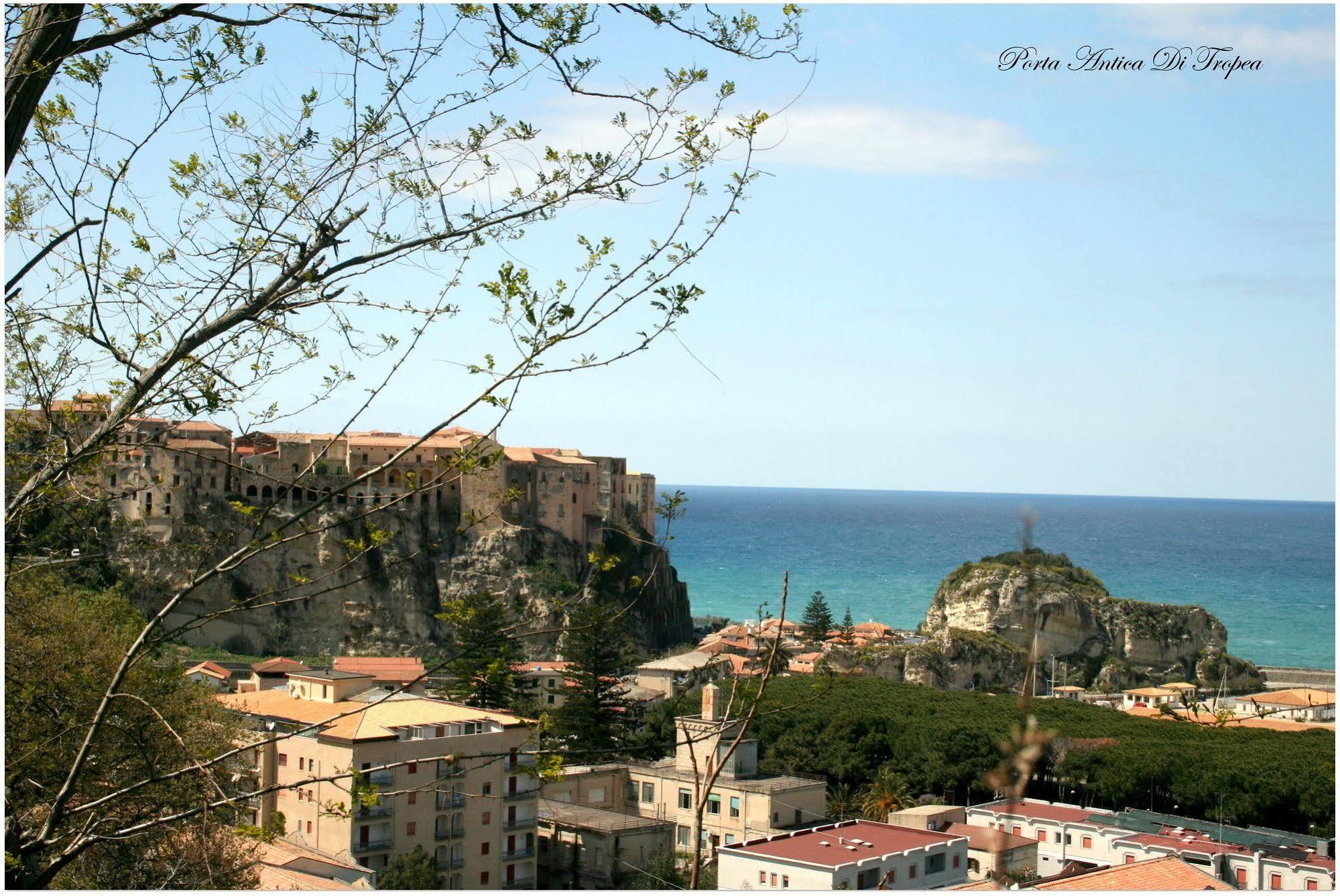 Appartamenti Porta Antica Di Tropea Exteriör bild