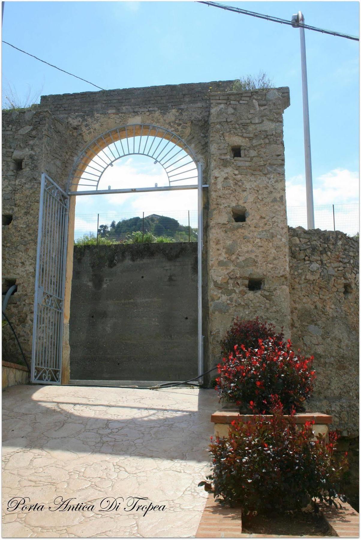 Appartamenti Porta Antica Di Tropea Exteriör bild