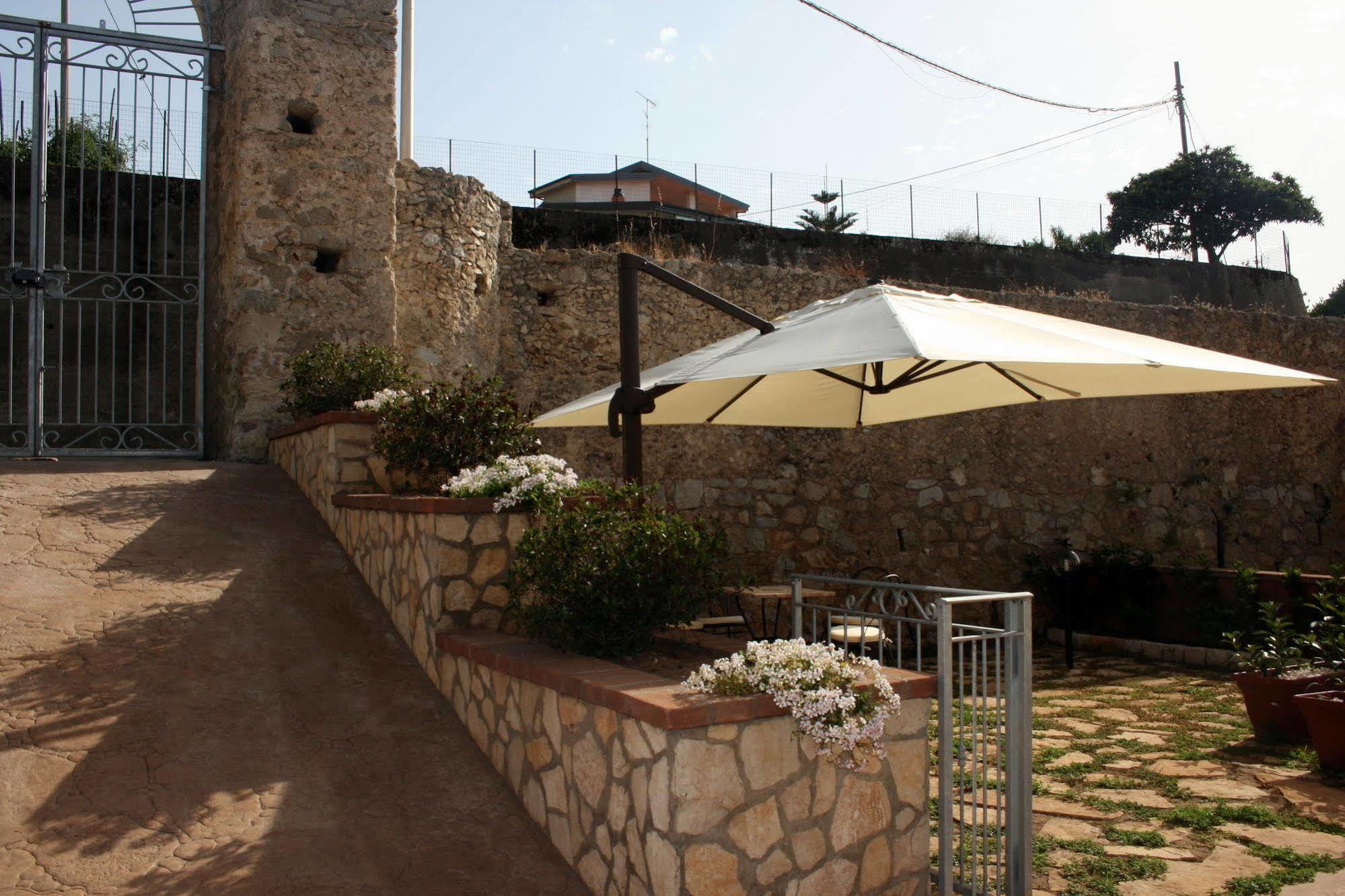 Appartamenti Porta Antica Di Tropea Exteriör bild